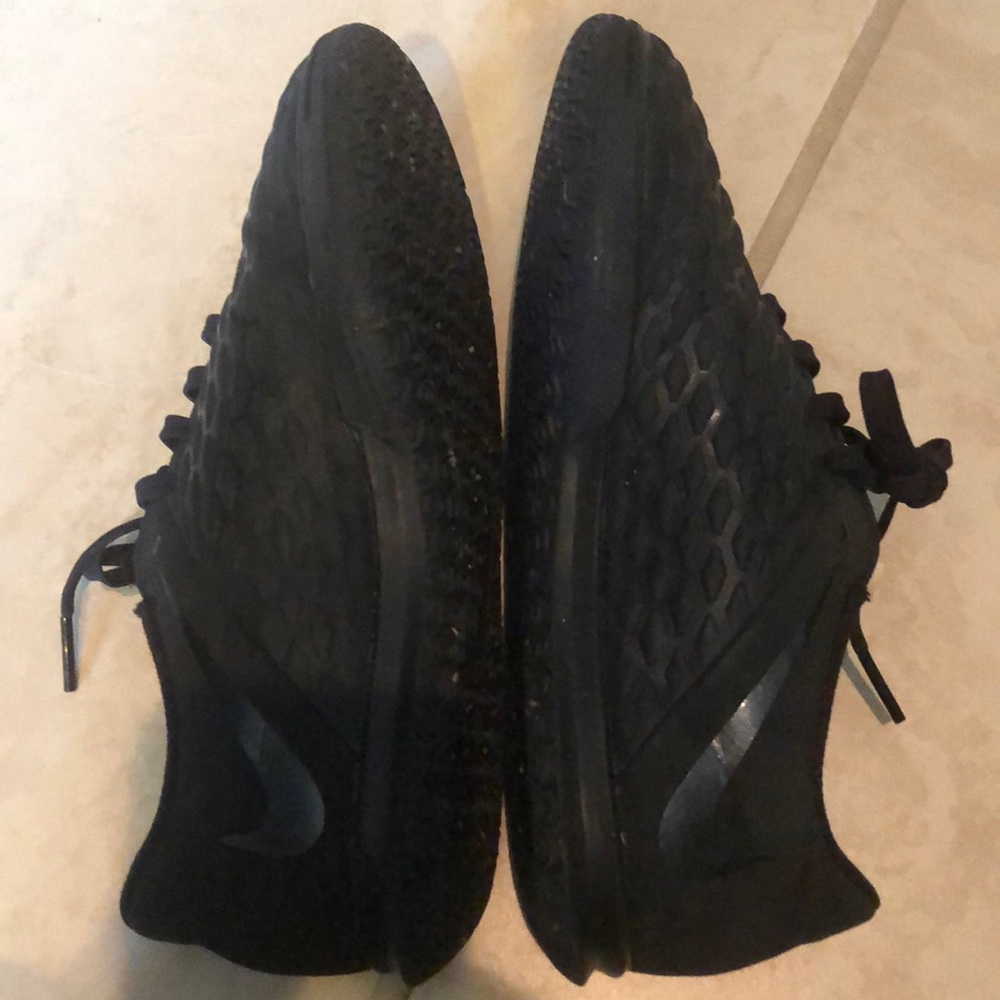 Futsal shoes